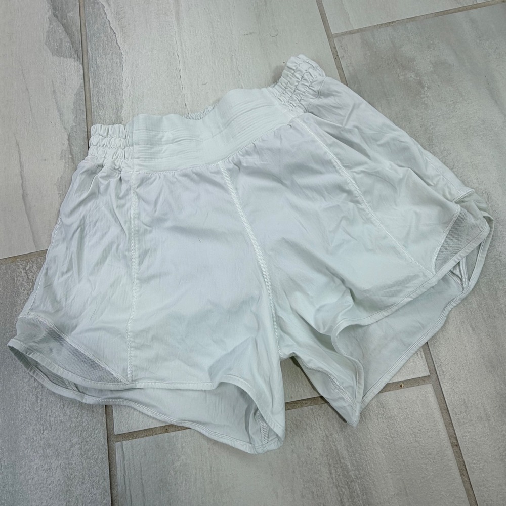 Lululemon Hotty Hot High-Rise Lined Short 2.5" White Size 4 LW7AWJT